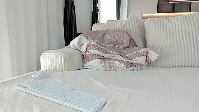 Saradiamond1 online show from 09/21/25, 09:11