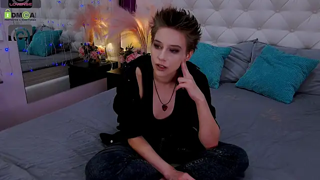 via mayer  online show from 01/30/25, 08:53