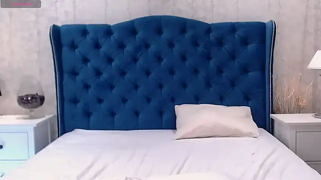 via mayer  online show from 09/19/25, 11:49