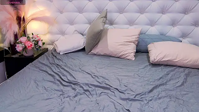 via mayer  online show from 09/24/25, 09:40