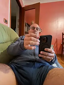 Snapshot of sempreilmio2 chatting on 02/15/25, 02:11 sempreilmio2 online show from 02/15/25, 02:11