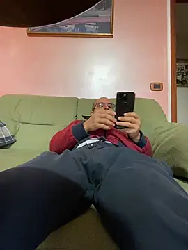 Snapshot of sempreilmio2 chatting on 03/01/25, 11:06 sempreilmio2 online show from 03/01/25, 11:06