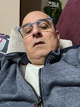 Snapshot of sempreilmio2 chatting on 03/17/25, 10:17 sempreilmio2 online show from 03/17/25, 10:17