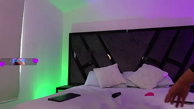 EthaanCox online show from 11/30/25, 08:46