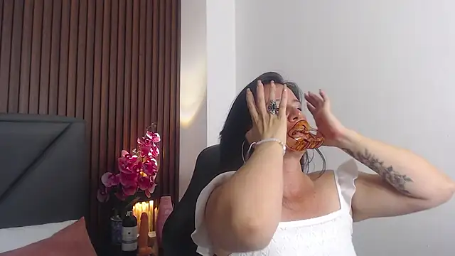 emmily taylor  online show from 02/02/25, 01:23