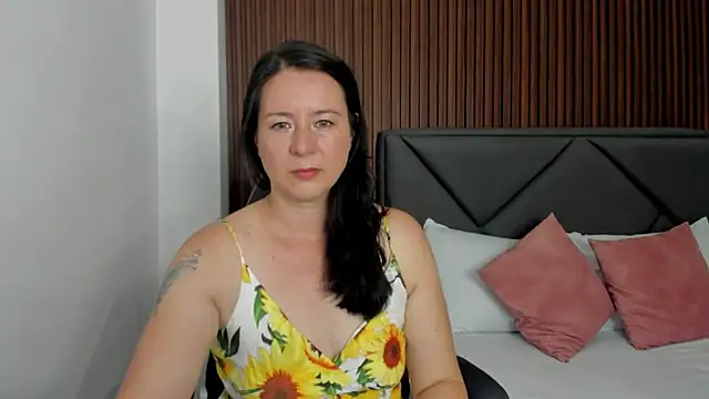 emmily taylor  online show from 02/10/25, 07:07