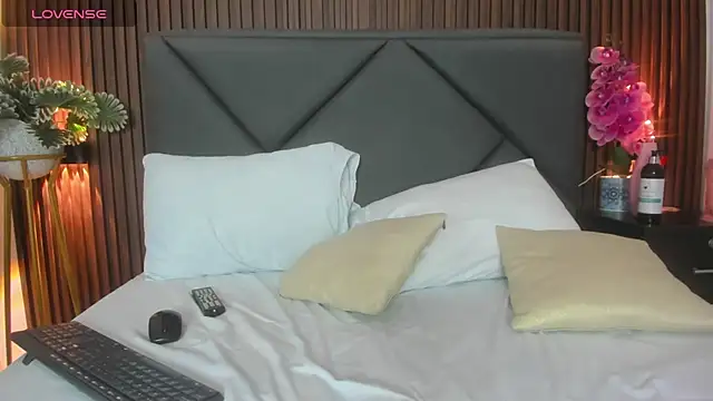 emmily taylor  online show from 03/08/25, 10:02