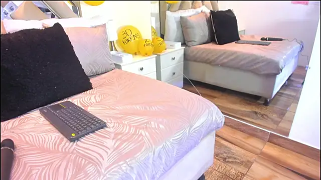 raquell moore online show from 12/18/25, 12:55