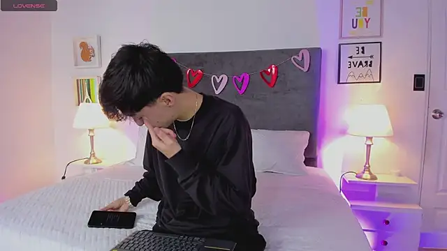 ethan and ava online show from 02/25/25, 01:39