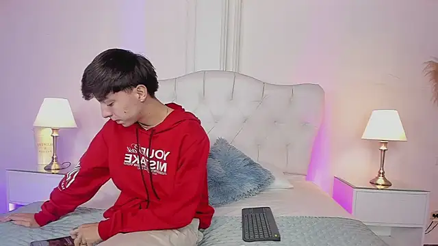 ethan and ava online show from 03/22/25, 01:41