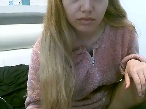 Snapshot of VittoriaTaylor chatting on 10/23/25, 03:33 VittoriaTaylor online show from 10/23/25, 03:33