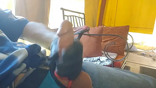 Snapshot of bwcbeat83 chatting on 05/24/26, 10:26 bwcbeat83 online show from 05/24/26, 10:26