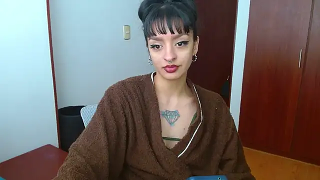 Snapshot of ravenvancleef chatting on 01/30/25, 05:17 ravenvancleef online show from 01/30/25, 05:17
