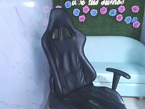 Snapshot of ravenvancleef chatting on 08/03/26, 02:54 ravenvancleef online show from 08/03/26, 02:54