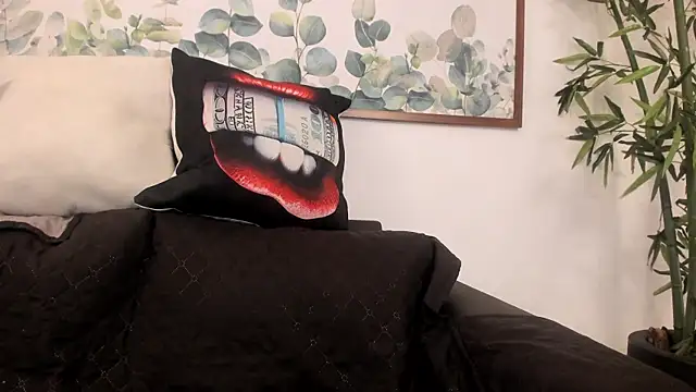 Snapshot of NicolettaLima chatting on 03/18/25, 02:36 NicolettaLima online show from 03/18/25, 02:36