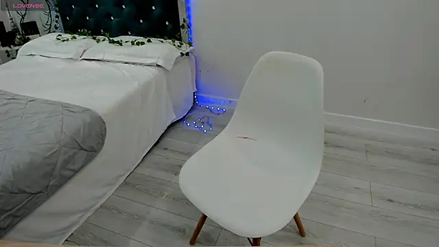 novaaskyy online show from 09/28/25, 09:25