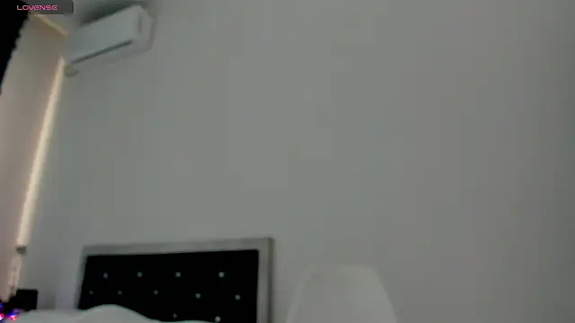 novaaskyy online show from 10/13/25, 10:26