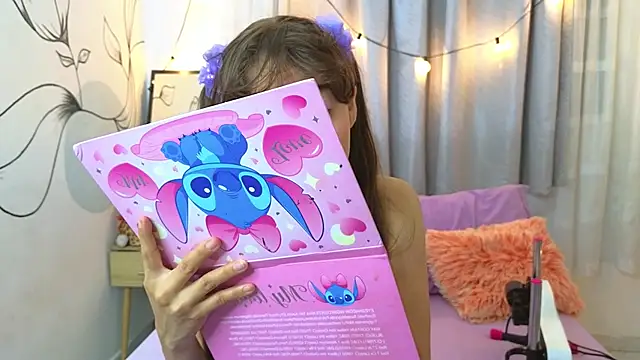 Snapshot of SERAFINA_ chatting on 10/22/25, 12:49 SERAFINA online show from 10/22/25, 12:49