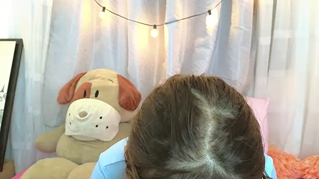 Snapshot of SERAFINA_ chatting on 10/27/25, 01:15 SERAFINA online show from 10/27/25, 01:15