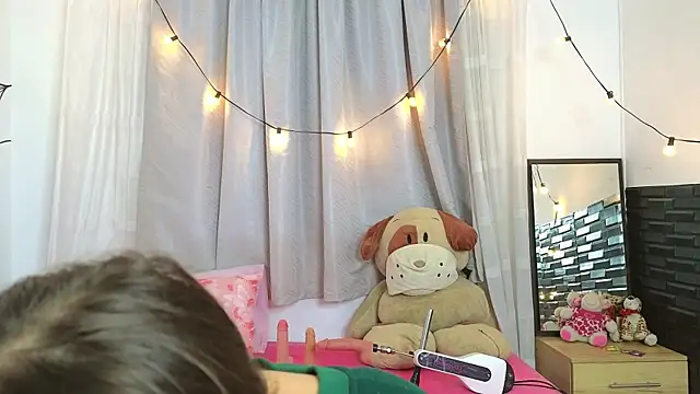 Snapshot of SERAFINA_ chatting on 12/02/25, 11:37 SERAFINA online show from 12/02/25, 11:37