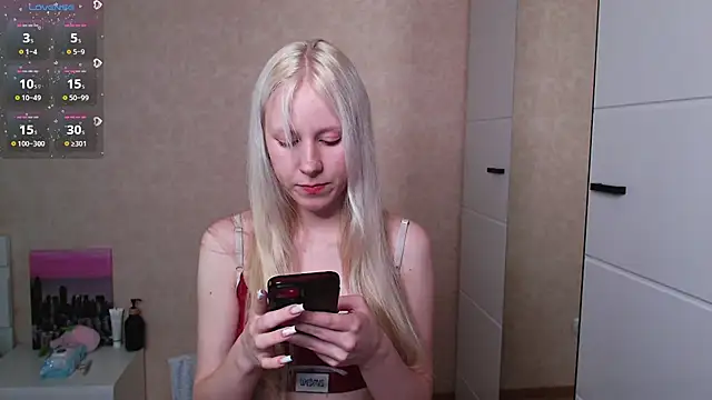 Snapshot of Mary_Kitty88 chatting on 07/04/26, 11:44 Mary Kitty88 online show from 07/04/26, 11:44
