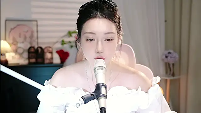 Dou-Dou-er online show from 10/13/25, 12:05