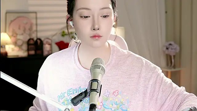 Dou-Dou-er online show from 10/19/25, 01:34