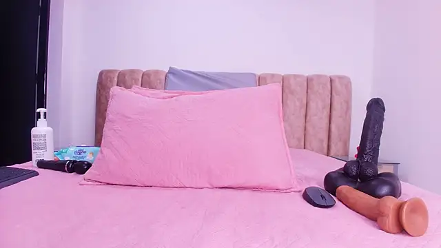 Auroraa miller online show from 11/27/25, 11:56