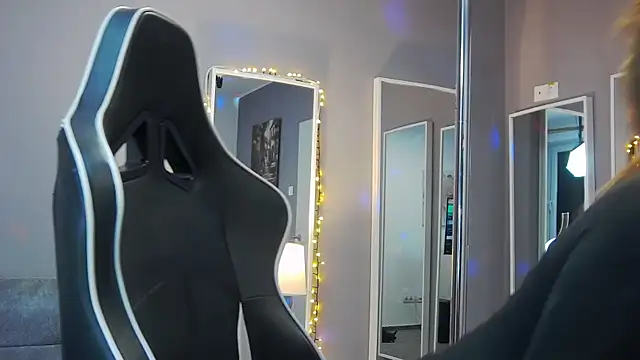 Eva Lovvia  online show from 01/23/25, 06:14