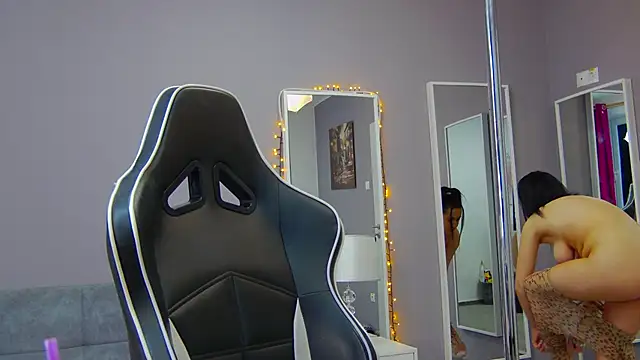 Eva Lovvia  online show from 01/31/25, 06:25