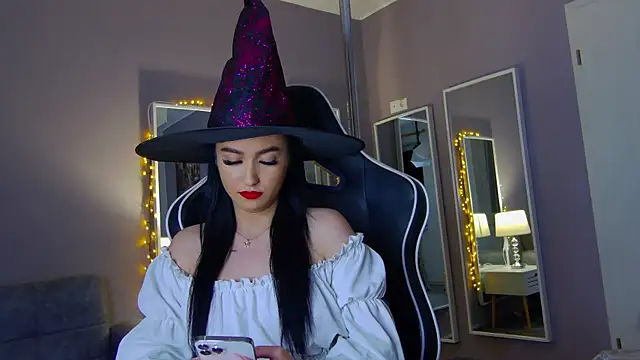 Eva Lovvia  online show from 02/07/25, 09:26