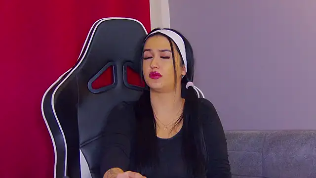 Eva Lovvia  online show from 02/11/25, 01:20