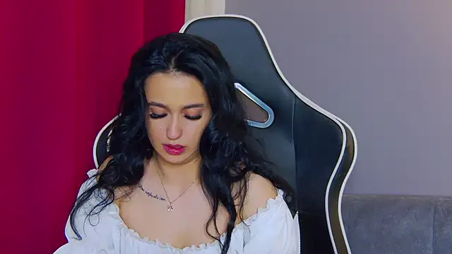 Eva Lovvia  online show from 02/11/25, 10:39