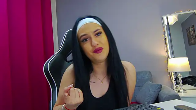 Eva Lovvia  online show from 02/17/25, 08:47