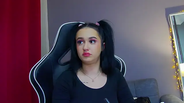 Eva Lovvia  online show from 02/19/25, 11:04