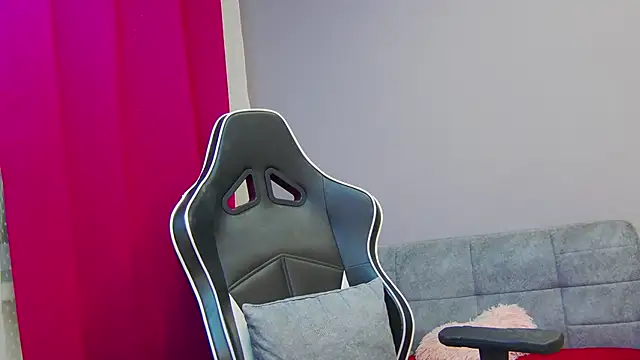 Eva Lovvia  online show from 02/21/25, 04:37