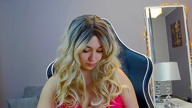 Eva Lovvia  online show from 03/03/25, 07:39