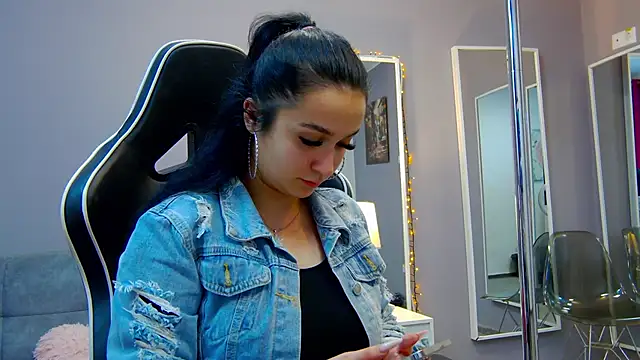 Eva Lovvia  online show from 03/04/25, 07:01