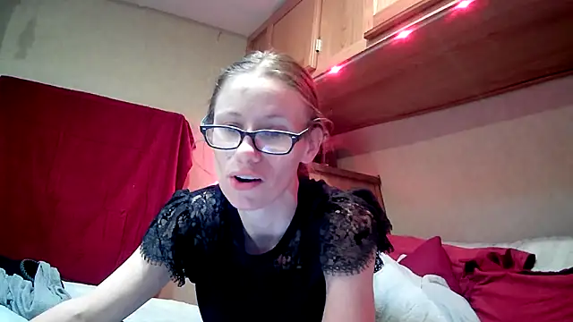 Snapshot of VibeyLovers chatting on 02/19/25, 06:00 VibeyLovers online show from 02/19/25, 06:00