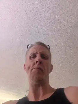 Snapshot of VibeyLovers chatting on 11/08/25, 10:08 VibeyLovers online show from 11/08/25, 10:08