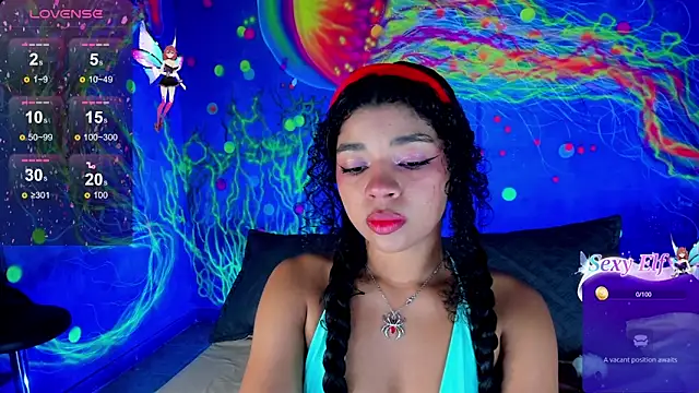 Snapshot of lucie_petite chatting on 04/23/26, 06:32 lucie petite online show from 04/23/26, 06:32