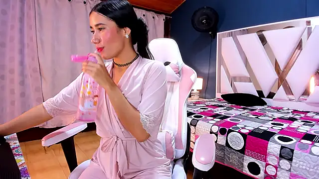 Alondra Cutie online show from 02/22/25, 12:27