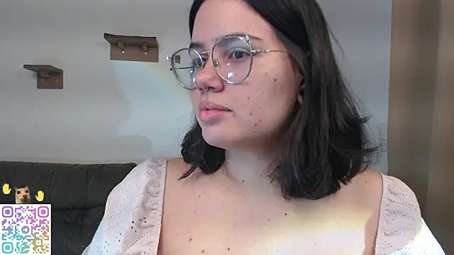 Snapshot of crystalll_room chatting on 06/08/26, 02:01 crystalll room online show from 06/08/26, 02:01