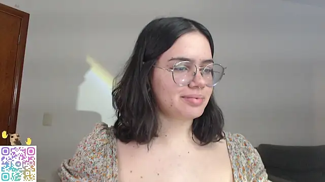 Snapshot of crystalll_room chatting on 07/06/26, 01:57 crystalll room online show from 07/06/26, 01:57