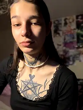 mollyEXD online show from 11/28/25, 09:23