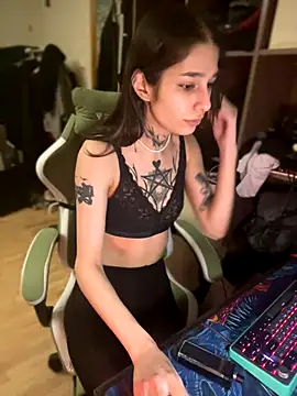 mollyEXD online show from 12/15/25, 10:14