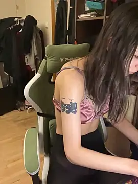 mollyEXD online show from 12/18/25, 02:12