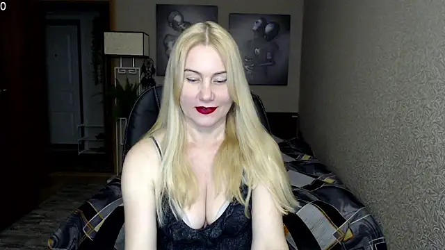 Snapshot of _Mire11a69 chatting on 02/18/25, 08:14  Mire11a69 online show from 02/18/25, 08:14