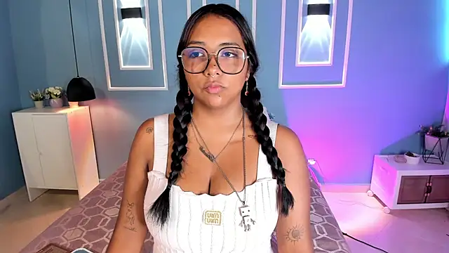 Snapshot of isabella_zc chatting on 05/27/26, 02:14 isabella zc online show from 05/27/26, 02:14
