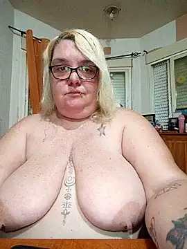 diosacurvy1984 online show from 04/17/26, 07:22